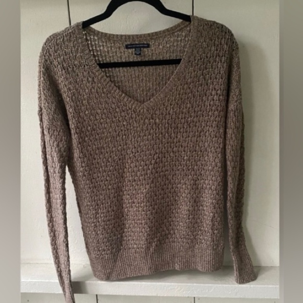 American Eagle Outfitters V-Neck Cotton Blend Long Sleeve Tan Sweater; Size: XS